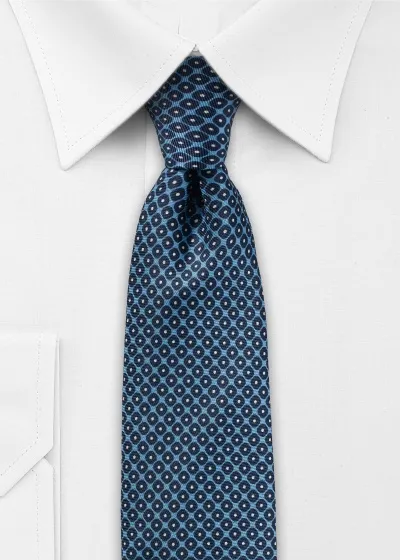 Cravatta blu chiaro stile retrò