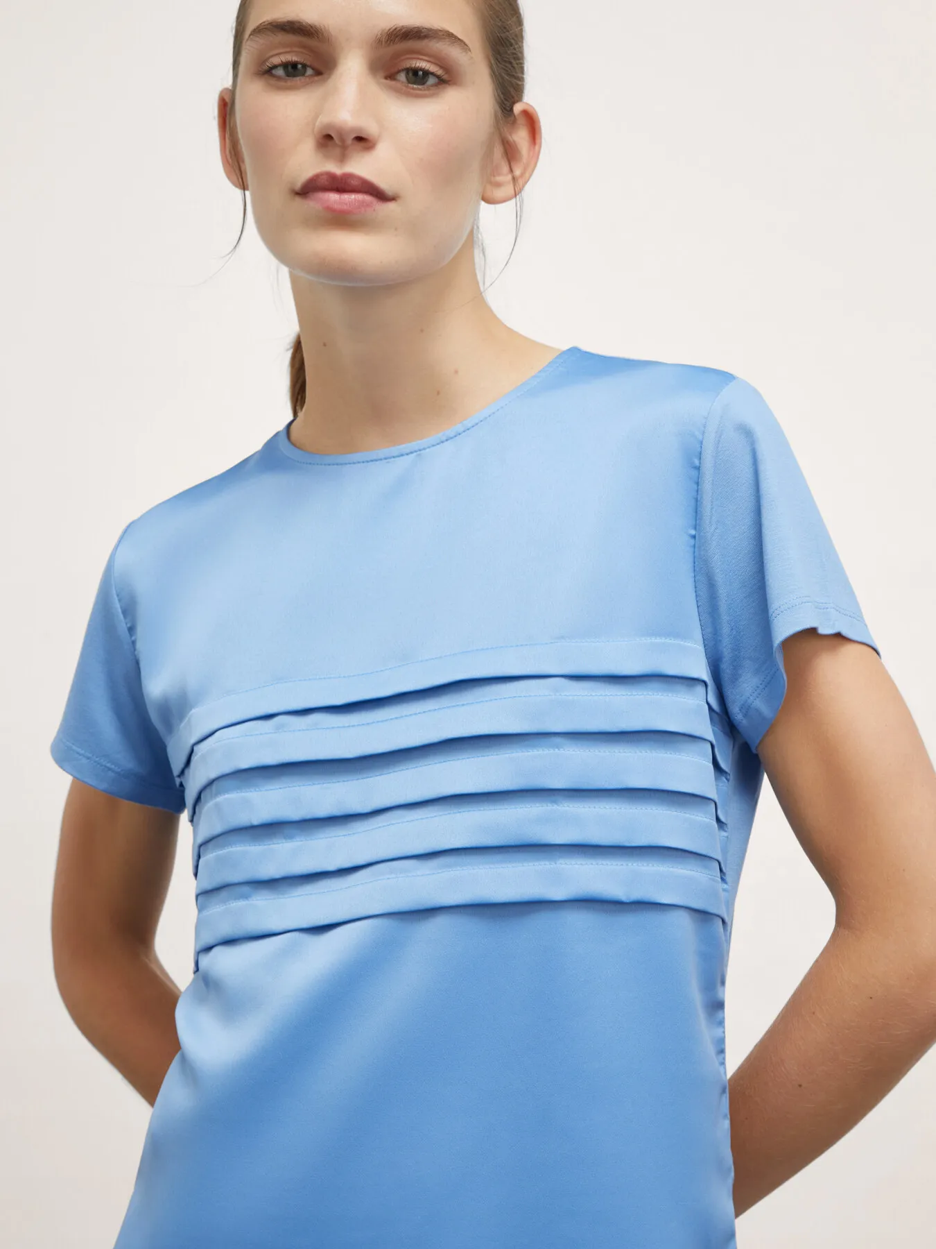 T-shirt bimaterica con pieghe